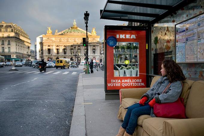 IKEA : pause canap' en attendant le bus à Opéra