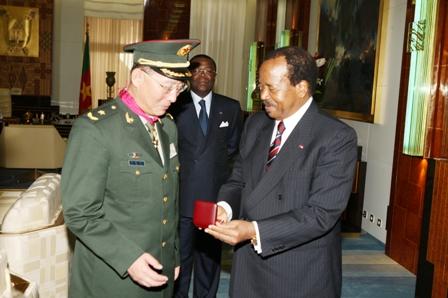 Un général chinois reçu par Paul Biya 