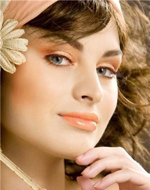 http://www.linternaute.com/femmes/beaute/maquillage/maquillage-les-tendances-printemps-ete-2010/image/look-orange-make-up-for-ever-556861.jpg