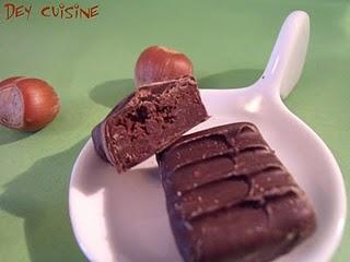 Chocolat noir à la ganache noire, noisette & poire