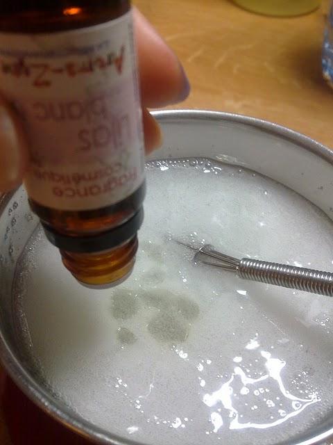 Gel douche festif pour Noël ! Lilas Blanc pailleté... Un délice... mmh !