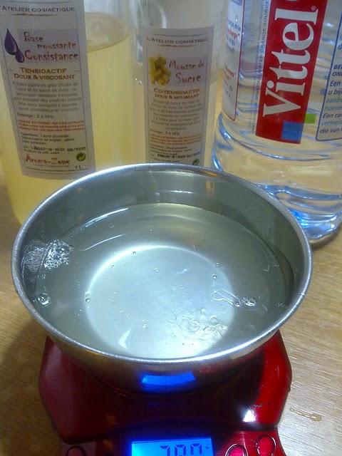 Gel douche festif pour Noël ! Lilas Blanc pailleté... Un délice... mmh !