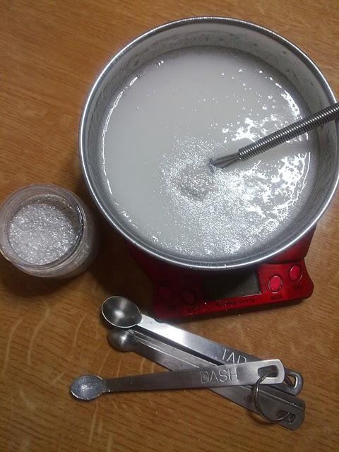 Gel douche festif pour Noël ! Lilas Blanc pailleté... Un délice... mmh !