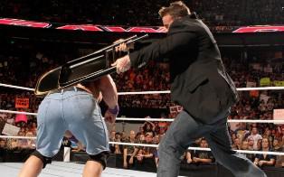 Sans raison apparente CM Punk agresse The Champ