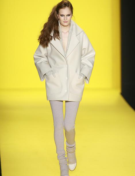 http://www.grazia.fr/storage/images/media/images/mode/fashion-show/pap-automne-hiver-2010/new-york/lacoste/le-total-look-blanc/488300-1-fre-FR/Le-total-look-blanc_portrait_gallery.jpe