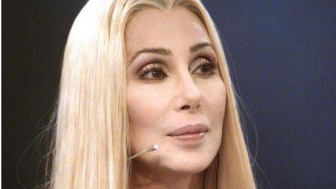 Justin Bieber ... traité de bébé par Cher