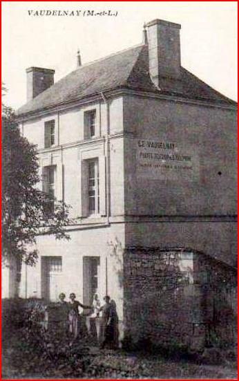 UN BUREAU DE POSTE au VAUDELNAY1910