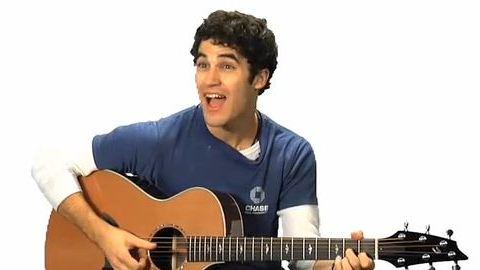 Darren Criss ... Son interview chantée et sa version de Teenage Dream