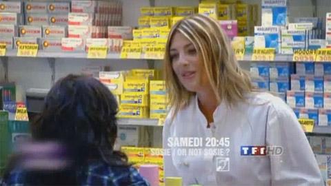 Sosie ! Or not sosie ? ... regardez Eve Angeli vendre des suppositoires