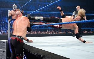 The Ultimate Opportunist réalise un Spear sur Kane pour remporter le match