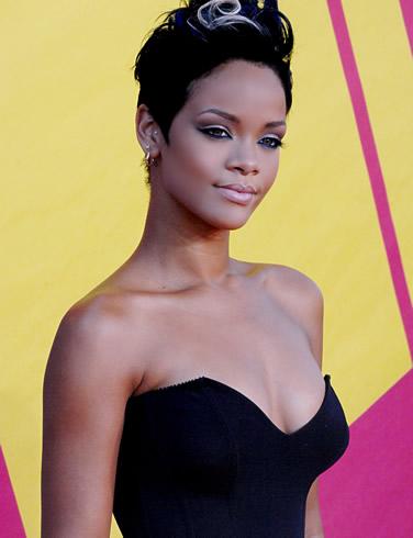 http://photos.last-video.com/wp-content/uploads/2010/05/Photo-Rihanna.jpg