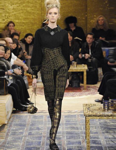 http://www.grazia.fr/storage/images/media/images/mode/radars/defile-chanel-paris-byzance/defile-chanel-paris-byzance3/1960011-1-fre-FR/Defile-Chanel-Paris-Byzance_portrait_gallery.jpe