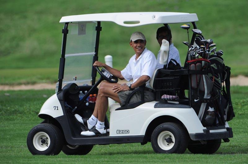 Barack Obama passe ses vacances d’hiver à Hawaï. Il en profite pour améliorer son swing au Mid-Pacific Country club d’Honolulu. 