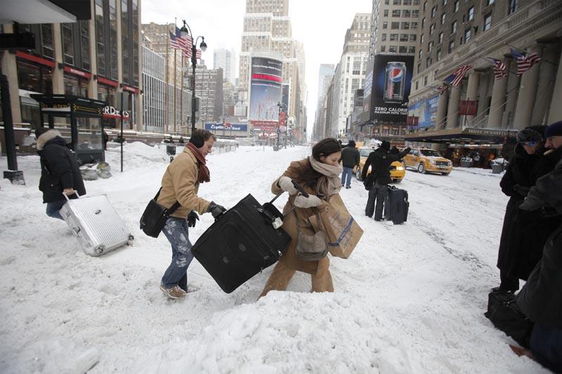 La neige tombe en abondance sur une grande partie de la planète. En quelques heures, il est tombé plus de 30 cm de poudreuse sur New York dans la nuit du 26 au 27 décembre.