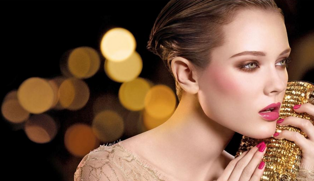 - Monika Jagaciak, 16 ans, est le nouveau visage des cosmétiques Chanel -