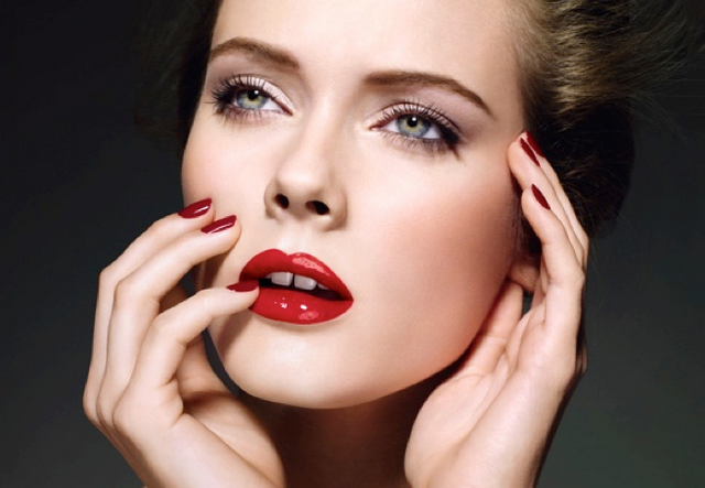- Monika Jagaciak, 16 ans, est le nouveau visage des cosmétiques Chanel -