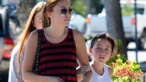 Noah Cyrus ... elle fait tout pour réconcilier ses parents