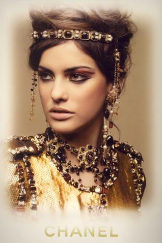 http://4.bp.blogspot.com/_qm6LOdYBp04/TQdErG95K5I/AAAAAAAAB7A/a_84jQ38YVE/s640/les_7_premiers_looks_de_la_collection_chanel_paris_byzance_787900374_north_318x478.jpg