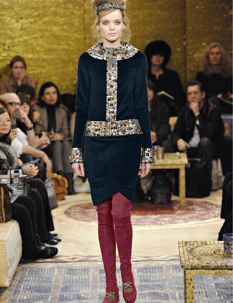 http://macaronsettalonshauts.files.wordpress.com/2010/12/defile-chanel-paris-byzance-_portrait_gallery.jpg?w=470&h=610