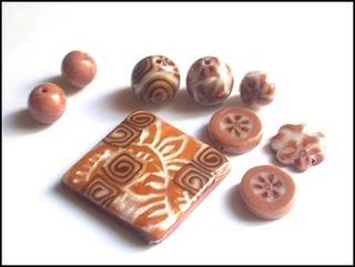 Série de perles et pendentifs en polymère