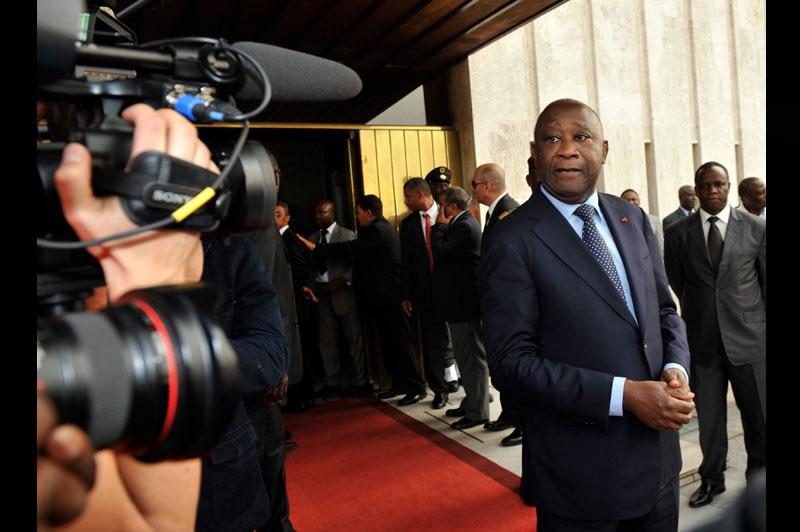 À Abidjan, au lendemain d'une nouvelle médiation africaine qui a échoué, le président sortant de la Côte d'Ivoire, Laurent Gbagbo, s’est dit prêt, mardi 4 janvier, à accepter de négocier sans condition préalable une issue pacifique à la crise politique.