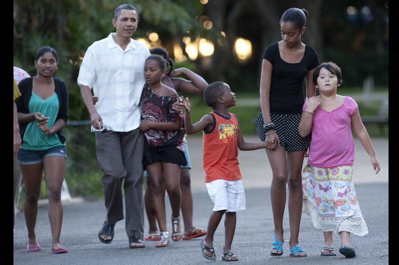 Le président américain, Barack Obama, a achevé lundi 3 janvier, sa dernière journée de vacances par une visite du zoo de Honolulu, dans l'État d'Hawaï, en compagnie de ses filles et d’amis. 