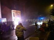 poteau électrique prend voisinage privé courant pendant heure demie