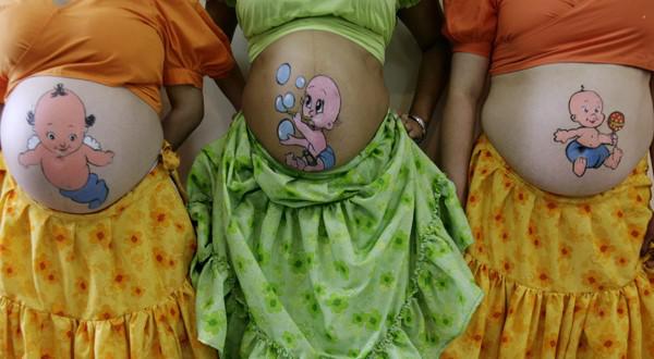 Des femmes enceintes à Lima. REUTERS/Mariana Bazo