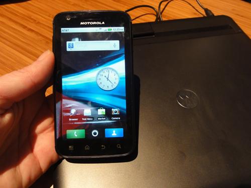 CES 2011 – Motorola Atrix 4G : le plus puissant du marché