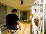 Marcher dans décombres