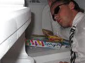 aussi, mets tête dans frigo