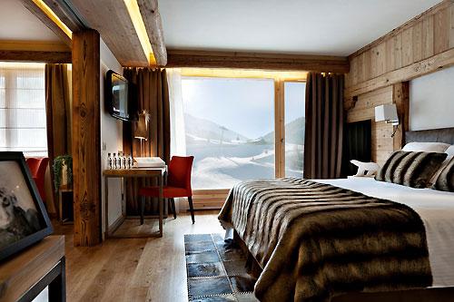 hoosta-magazine-hotel-coeur-village-la-clusaz-lasuitevuemont