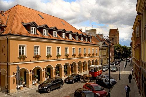 hoosta-magazine-hotel-regina-varsovie-facade