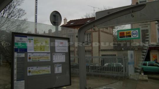 Abri-Bus détérioré depuis aoùt 2010 : La RATP, à peine aimable, se dégage de toute responsabilité. Un arrêt de bus sans statut j