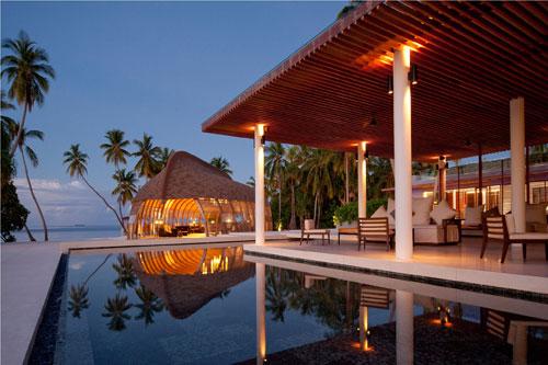 hoosta-magazine-Alila-Villas-maldives-pool-lounge