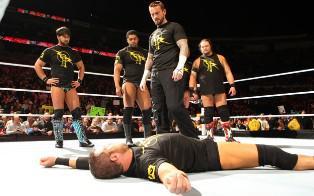 CM Punk décide de soumettre les Nexus à une initiation