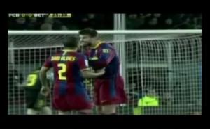 Daniel Alves insulte le defenseur Gerard Pique lors match Barcelone vs Betis