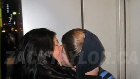 Justin Bieber : Il embrasse une fan !
