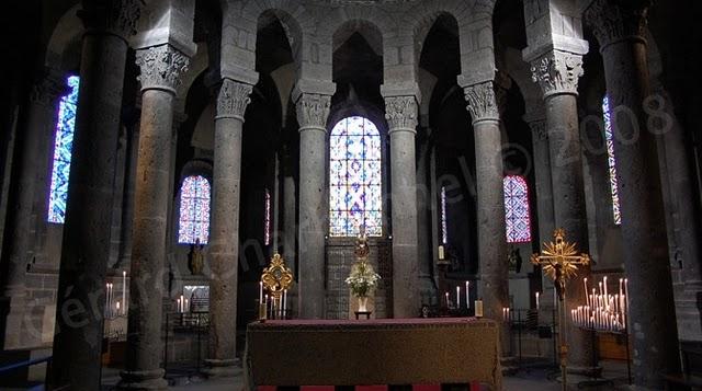 Notre-Dame d'Orcival - Puy de Dôme