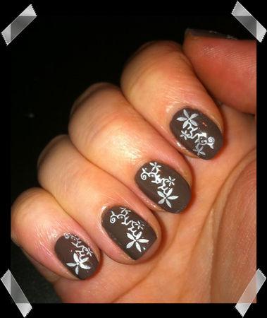 konad_sur_vernis_bourjois_gris_cashmere