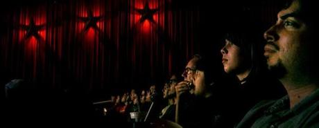 Ou pourquoi les salles de cinéma ne sont pas toujours le lieu de détente qu'elles devraient être...