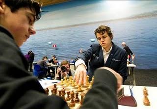 Echecs au Pays-Bas : Carlsen 0-1 Giri - ronde 3