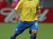 Roberto Carlos marque corner direct