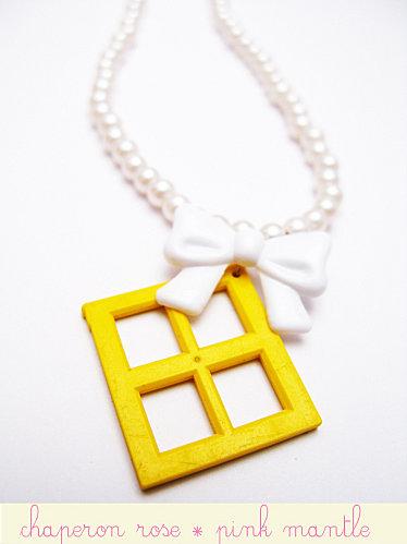 bijou-jouet-collier-fenetre-a-noeud-copie-1.jpg