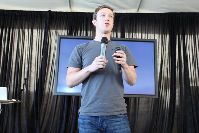 Mark Zuckerberg élu 3e homme le plus mal habillé du monde