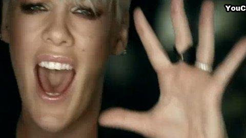 Pink ... Son nouveau clip F**kin Perfect (vidéo)
