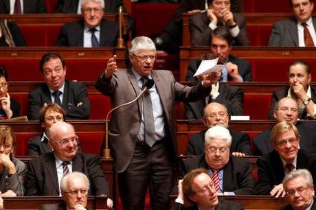 Maxime Gremetz lors des questions au gouvernement à l'Assemblée nationale, le 12 janvier 2011 (Benoit Tessier/Reuters).