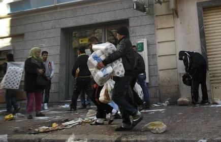 Comment la «famille» Ben Ali-Trabelsi a fait main-basse sur la Tunisie tunisie-pillage-commerces-15-janv-2011.1295826642.jpg