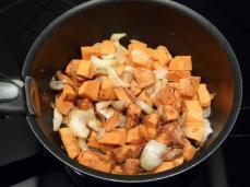 VELOUTE DE PATATES DOUCES, A LA POIRE & LAIT DE COCO