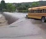 vidéo bus inondation rivière crue
